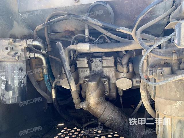 液壓泵艙室正面整體(整機(jī)外觀) 液壓泵艙室正面整體(整機(jī)外觀)
