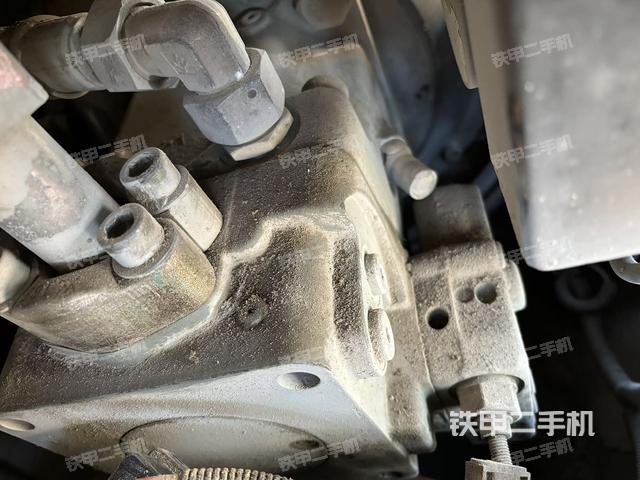 液壓泵艙室正面整體（整機(jī)外觀）