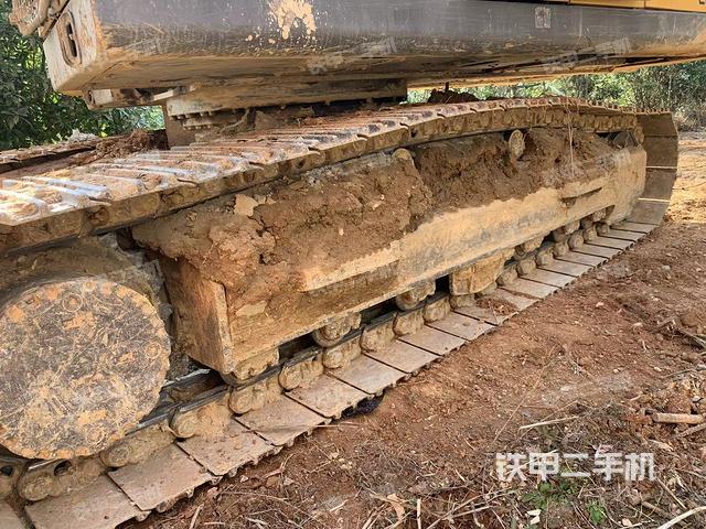 單側(cè)履帶整體(整機(jī)外觀) 單側(cè)履帶整體(整機(jī)外觀)