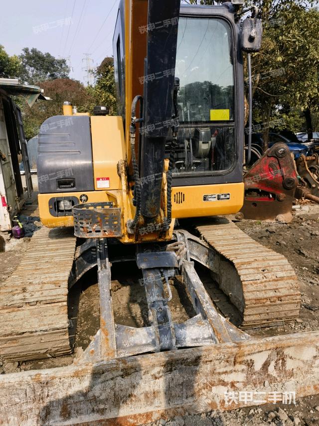 轉(zhuǎn)盤和下車架正前（工作和回轉(zhuǎn)裝置）