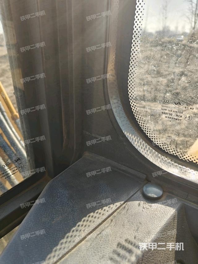 左后方玻璃角標(biāo)（駕駛室部分）