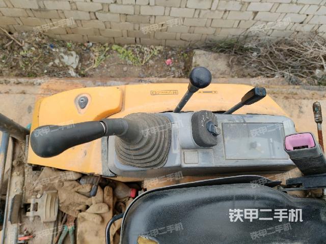 座椅右側(cè)控制臺(tái)/鑰匙門/油門/含右手柄（駕駛室部分）