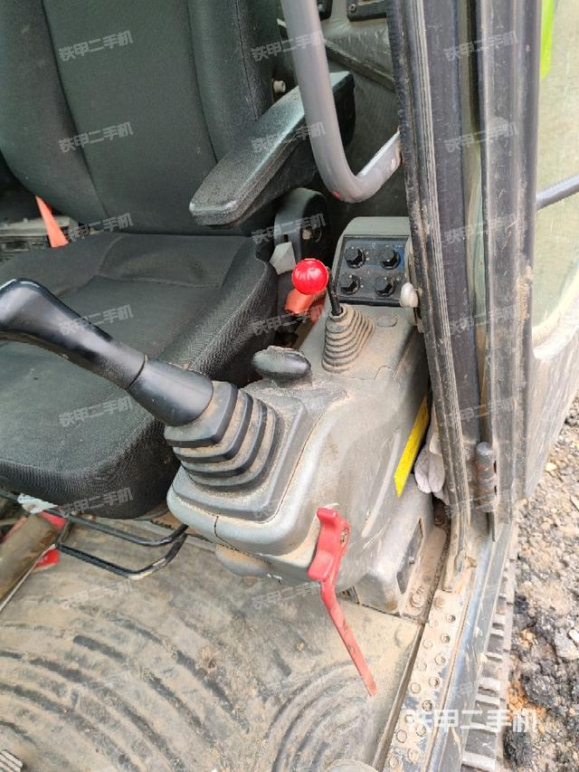 座椅左側(cè)控制臺(tái)/音響/含左手柄（駕駛室部分）