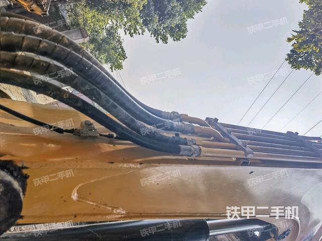 大臂背部俯視(工作和回轉(zhuǎn)裝置) 大臂背部俯視(工作和回轉(zhuǎn)裝置)