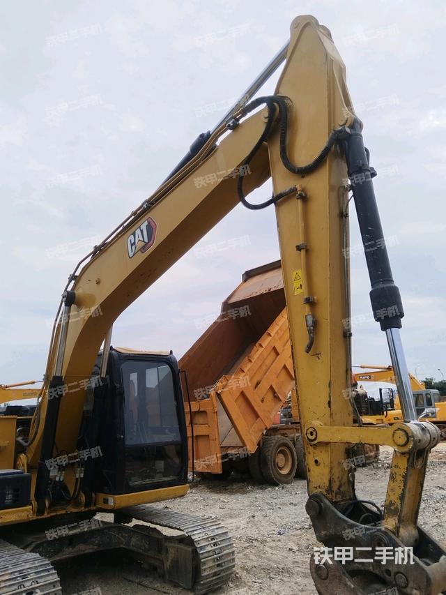 小臂整體左后(工作和回轉裝置) 小臂整體左后(工作和回轉裝置)