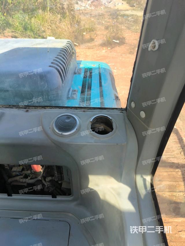 座椅左側(cè)控制臺/音響/含左手柄（駕駛室部分）