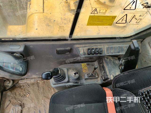 座椅右側(cè)控制臺(tái)/鑰匙門/油門/含右手柄（駕駛室部分）