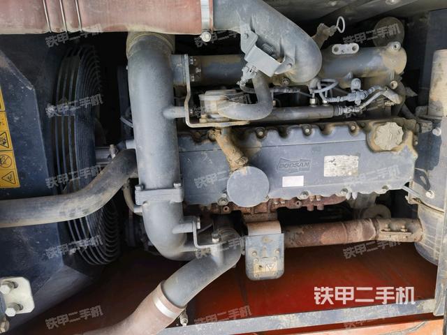 發(fā)動(dòng)機(jī)室（上車部件）