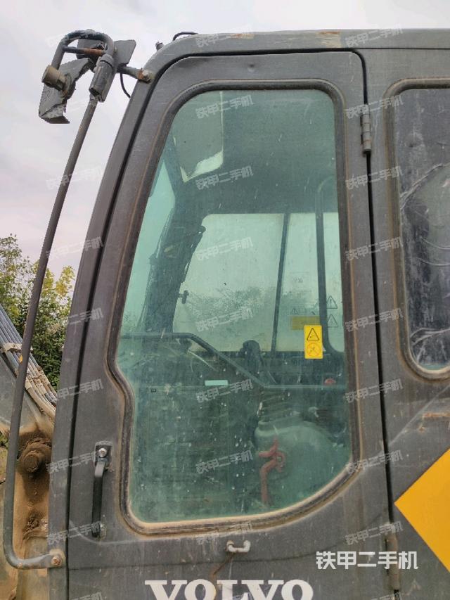 ?駕駛室正側(cè)（駕駛室部分）