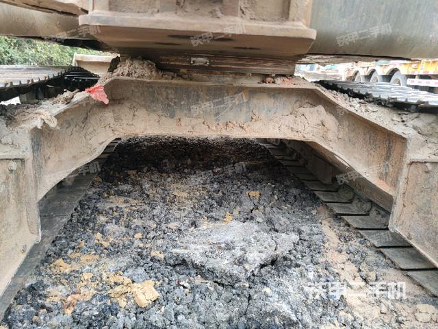 轉(zhuǎn)盤(pán)和下車(chē)架正前（工作和回轉(zhuǎn)裝置）