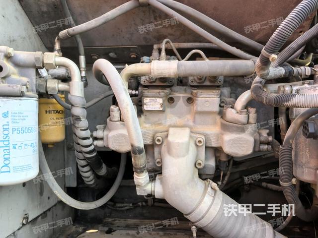 液壓泵艙室正面整體(整機(jī)外觀) 液壓泵艙室正面整體(整機(jī)外觀)