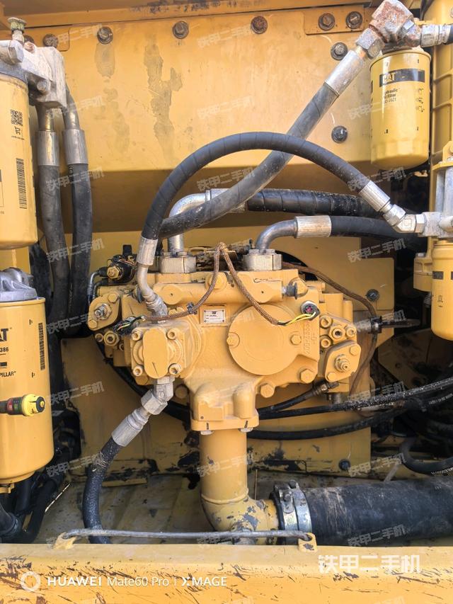 液壓泵艙室正面整體(整機(jī)外觀) 液壓泵艙室正面整體(整機(jī)外觀)