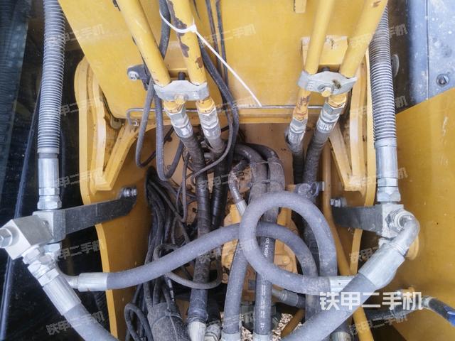 中央回轉接頭特寫(上車部件) 中央回轉接頭特寫(上車部件)