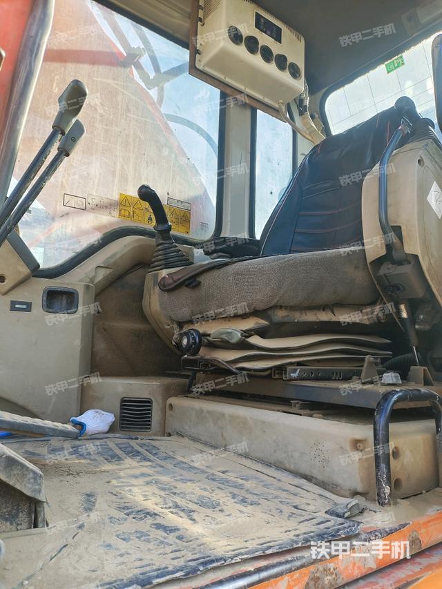 駕駛室正側(cè)(駕駛室部分) 駕駛室正側(cè)(駕駛室部分)