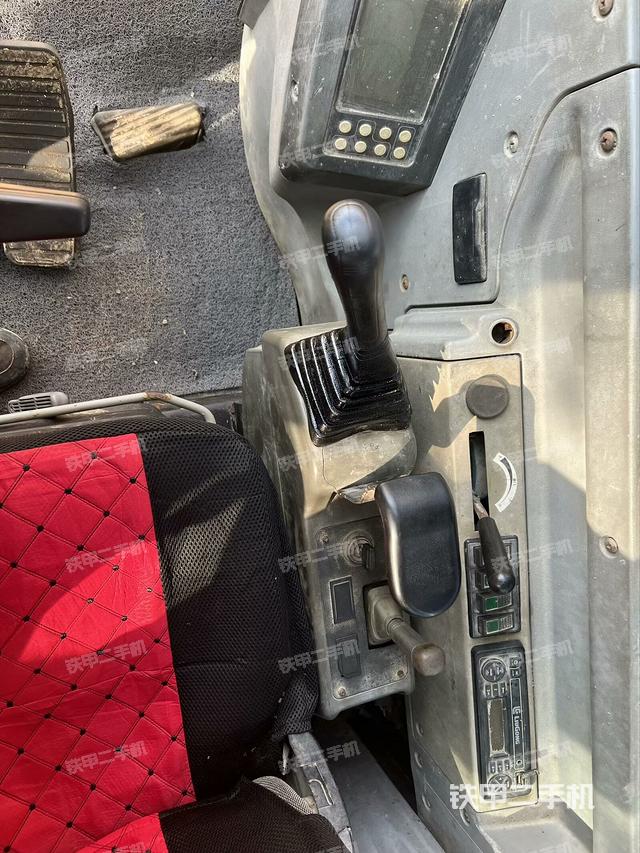 回轉(zhuǎn)馬達和主控閥（整機外觀）