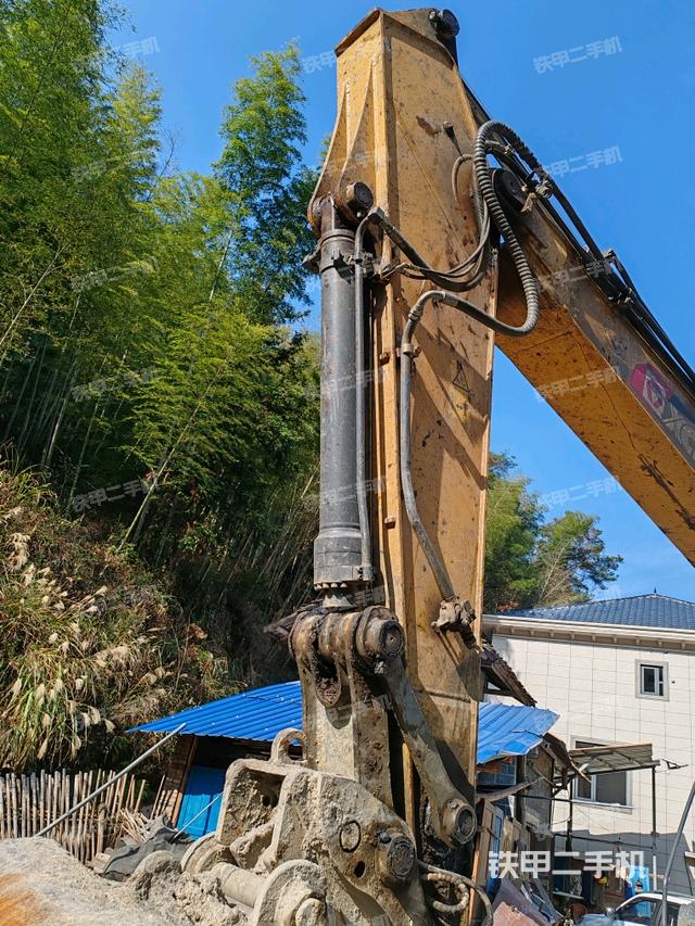 小臂整體左后(工作和回轉(zhuǎn)裝置) 小臂整體左后(工作和回轉(zhuǎn)裝置)