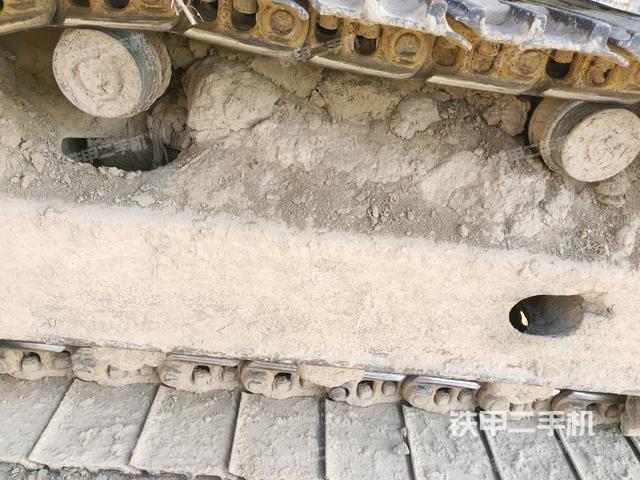 右側(cè)履帶整體(行走機(jī)構(gòu)) 右側(cè)履帶整體(行走機(jī)構(gòu))