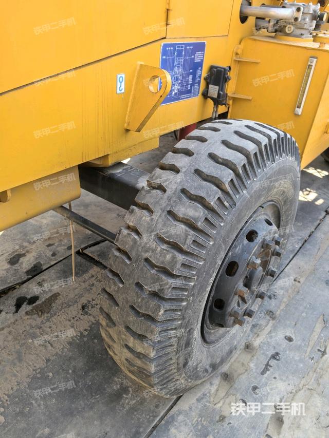 右驅(qū)動(dòng)輪/右后輪（行走機(jī)構(gòu)）