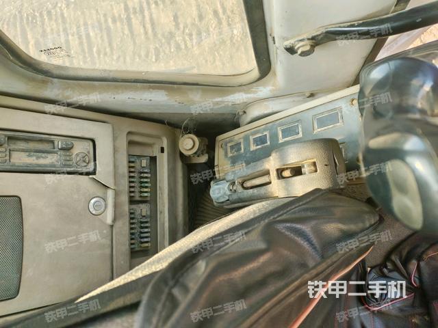 座椅右側(cè)控制臺/鑰匙門/油門/含右手柄(駕駛室部分) 座椅右側(cè)控制臺/鑰匙門/油門/含右手柄(駕駛室部分)