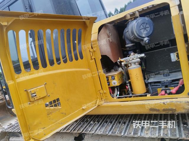 散熱器正面(大件艙室) 散熱器正面(大件艙室)