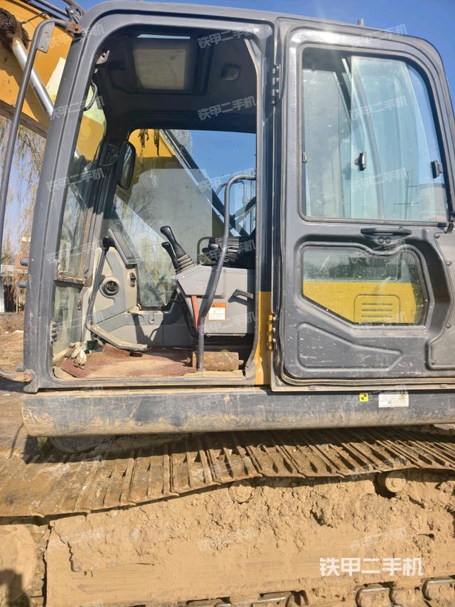 駕駛室正側(cè)（駕駛室部分）