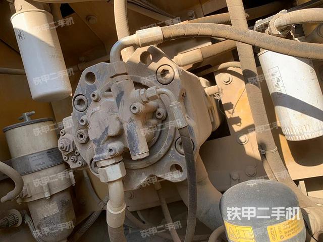 液壓泵艙室正面整體(整機(jī)外觀) 液壓泵艙室正面整體(整機(jī)外觀)