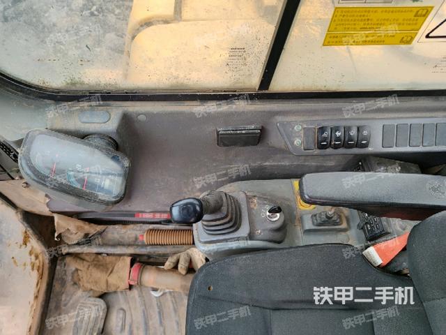 座椅右側(cè)控制臺(tái)/鑰匙門(mén)/油門(mén)/含右手柄（駕駛室部分）