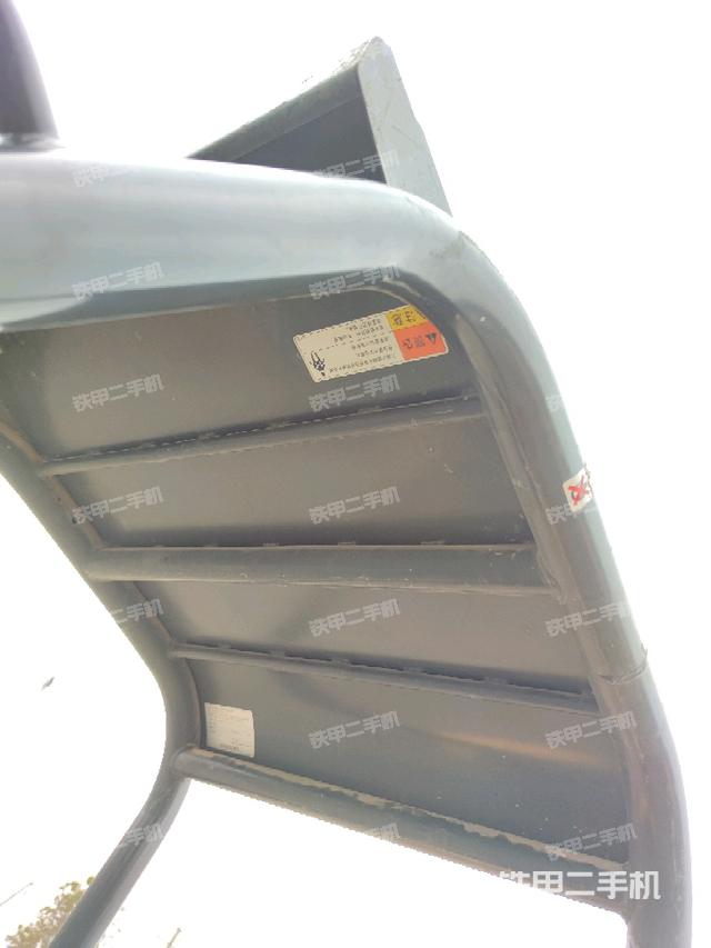 駕駛室頂部（整機(jī)外觀）