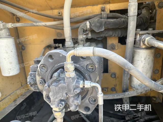 液壓泵艙室正面整體(整機(jī)外觀) 液壓泵艙室正面整體(整機(jī)外觀)