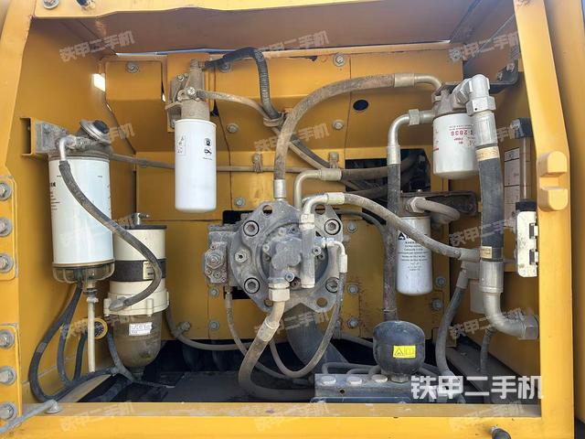 液壓泵艙室正面整體（整機(jī)外觀）