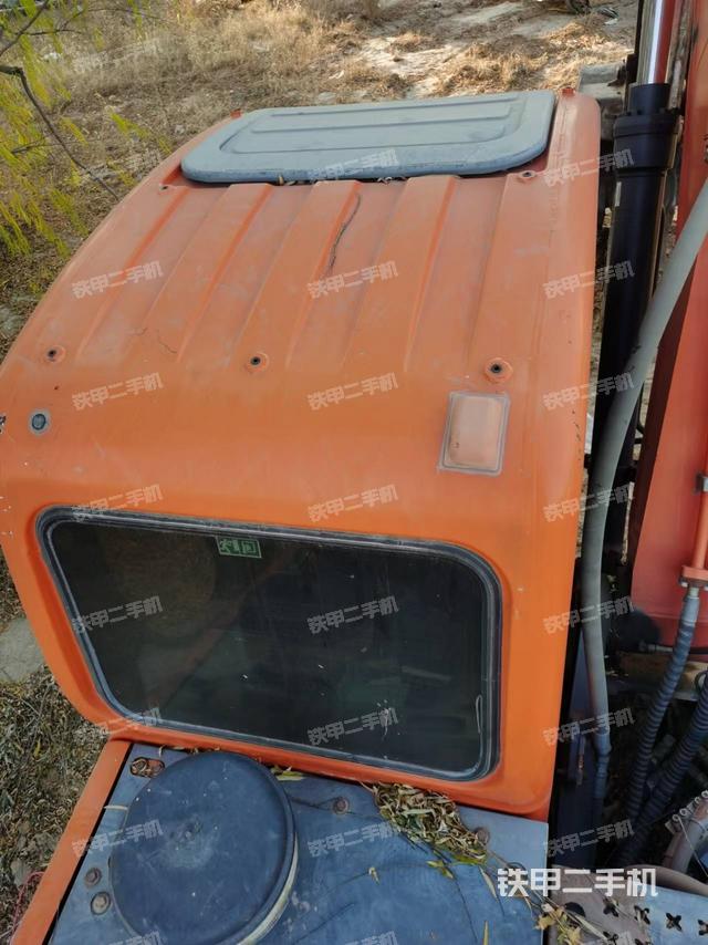 駕駛室頂部（整機外觀）