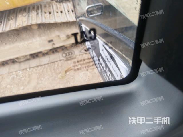 左后方玻璃角標(biāo)（駕駛室部分）