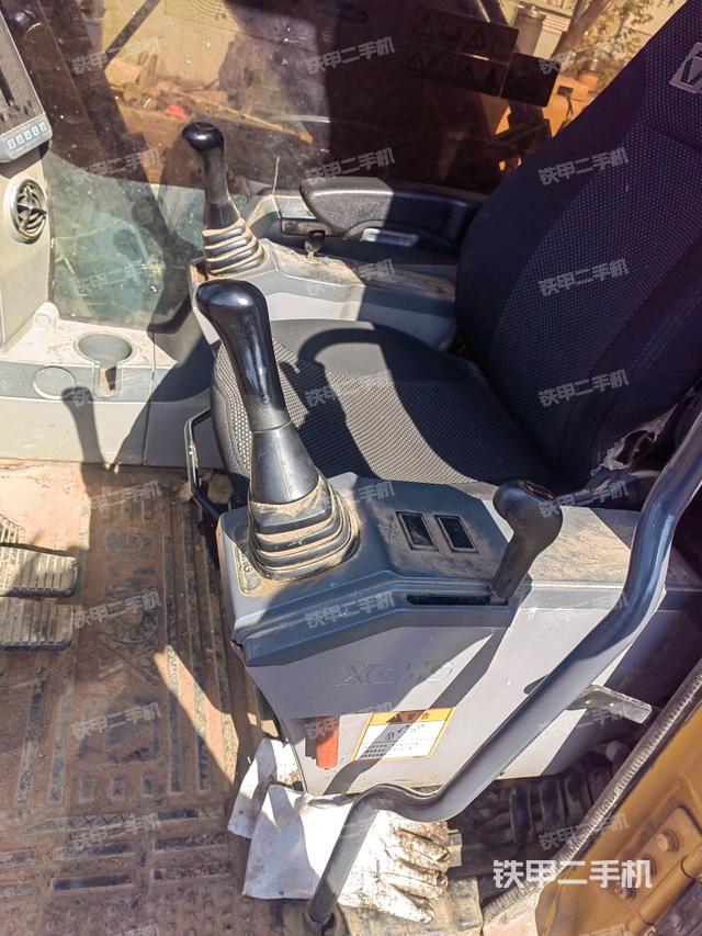 座椅右側(cè)控制臺/鑰匙門/油門/含右手柄（駕駛室部分）