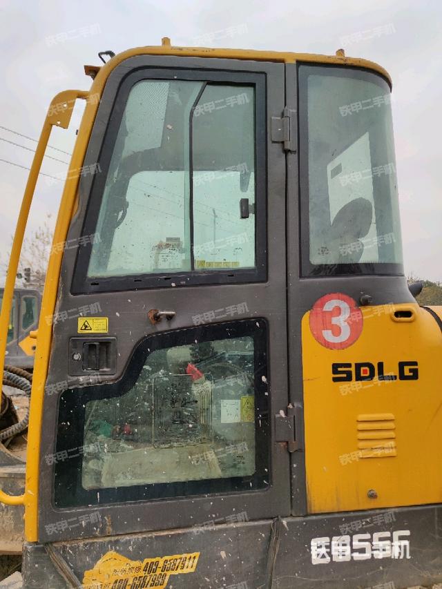 ?駕駛室正側(cè)（駕駛室部分）