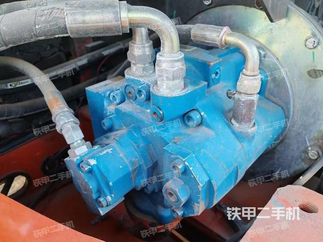 液壓泵艙室正面整體(整機(jī)外觀) 液壓泵艙室正面整體(整機(jī)外觀)