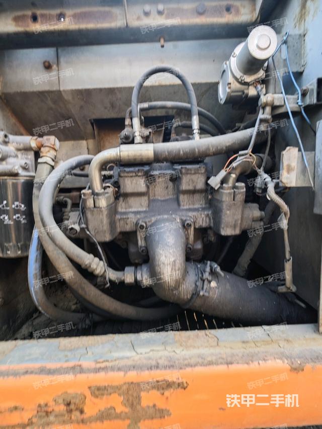 液壓泵艙室正面整體(整機(jī)外觀) 液壓泵艙室正面整體(整機(jī)外觀)