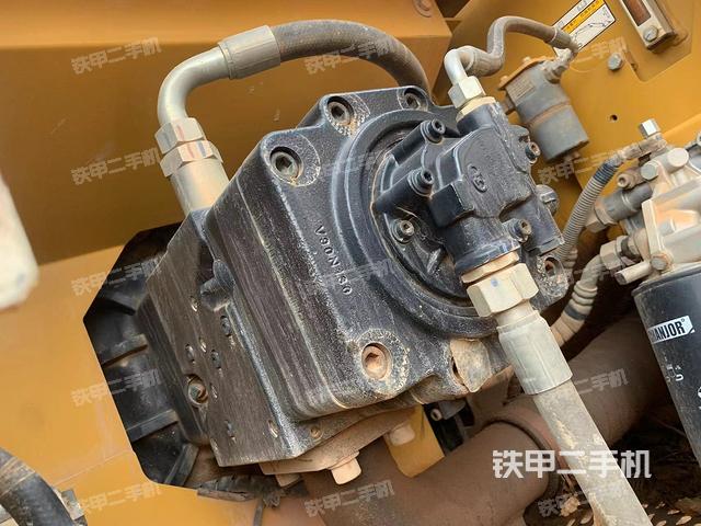 液壓泵艙室正面整體（整機(jī)外觀）