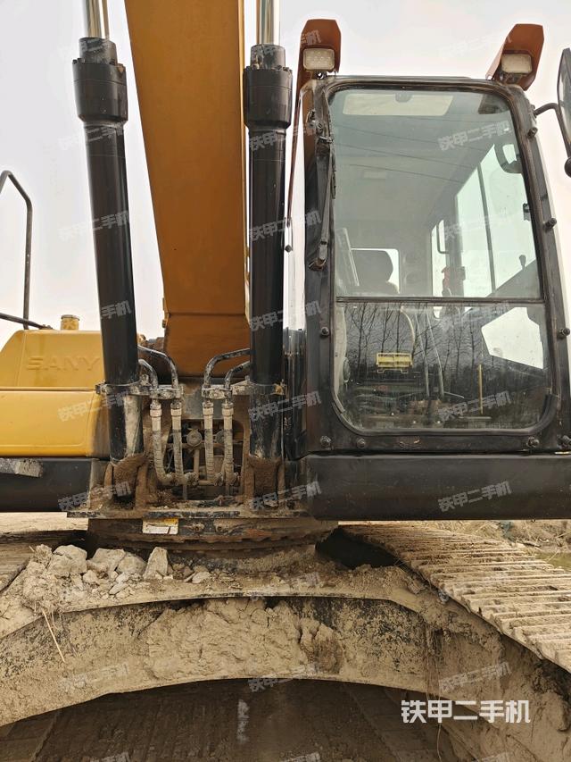 大臂油缸整體?豎拍（工作和回轉(zhuǎn)裝置）