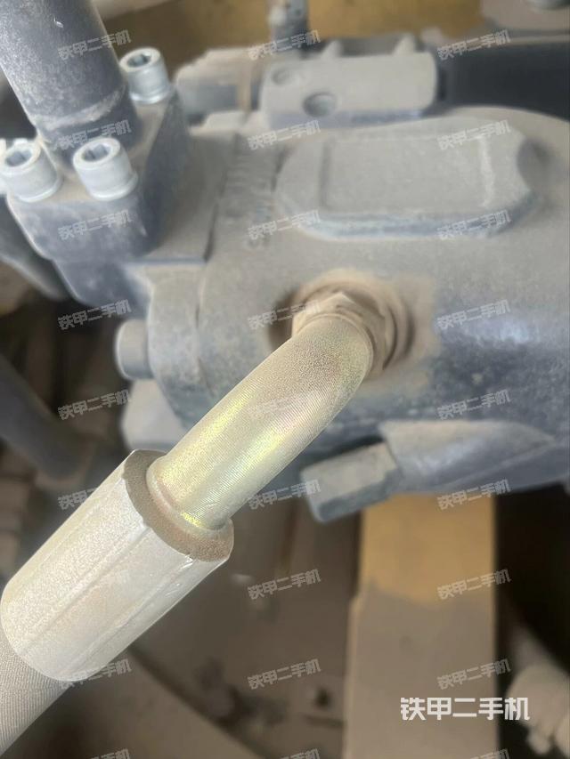 液壓泵艙室正面整體(整機(jī)外觀) 液壓泵艙室正面整體(整機(jī)外觀)
