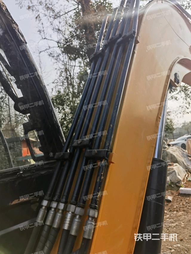 大臂背部俯視(工作和回轉(zhuǎn)裝置) 大臂背部俯視(工作和回轉(zhuǎn)裝置)