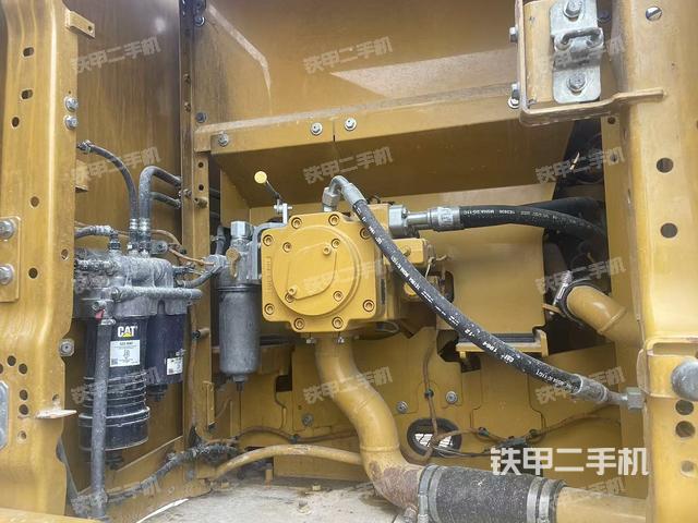 液壓泵艙室正面整體(整機(jī)外觀) 液壓泵艙室正面整體(整機(jī)外觀)