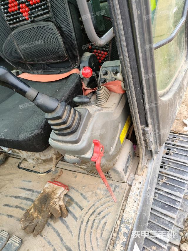 座椅左側(cè)控制臺(tái)/音響/含左手柄（駕駛室部分）