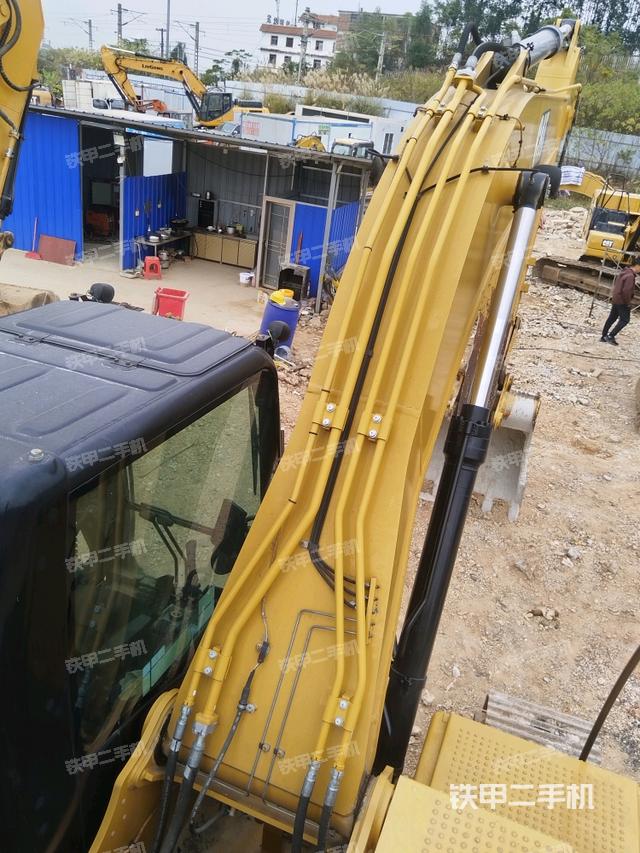 大臂背部俯視（工作和回轉(zhuǎn)裝置）