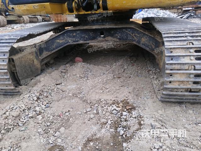 轉盤和下車架正前(工作和回轉裝置) 轉盤和下車架正前(工作和回轉裝置)