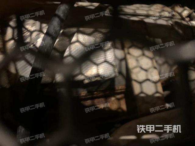 回轉(zhuǎn)馬達(dá)和主控閥(整機(jī)外觀) 回轉(zhuǎn)馬達(dá)和主控閥(整機(jī)外觀)