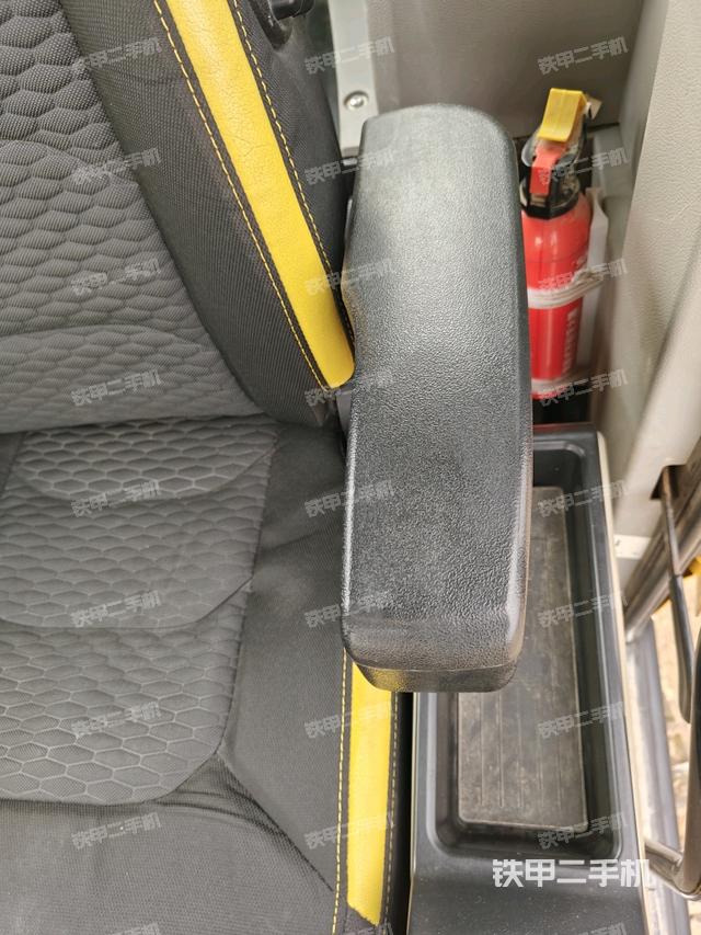 座椅左側(cè)控制臺(tái)/音響/含左手柄（駕駛室部分）