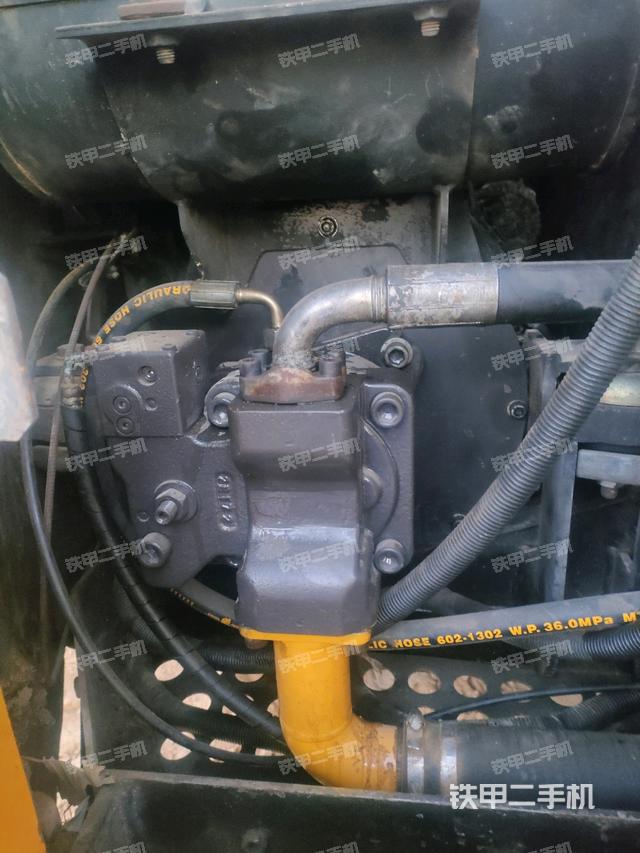 液壓泵艙室正面整體（整機(jī)外觀）