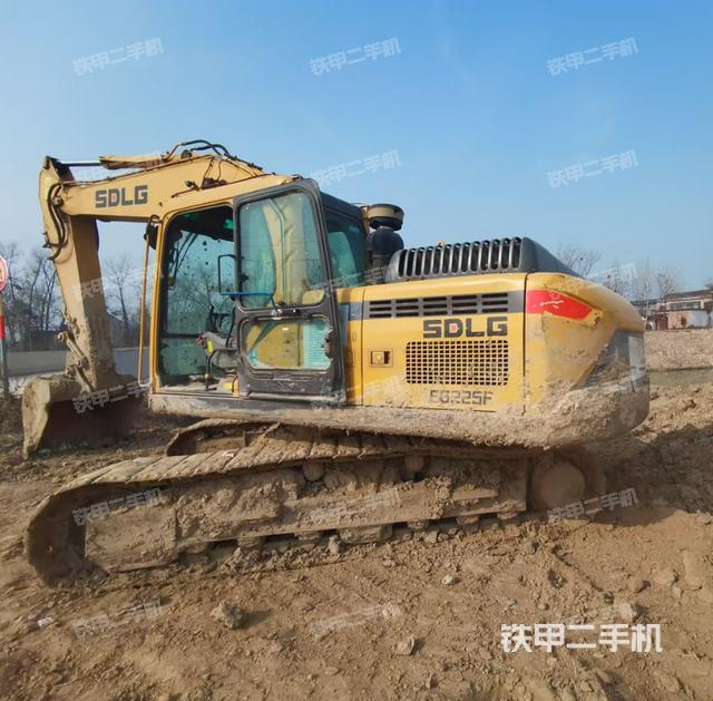 駕駛室頂部（整機外觀）