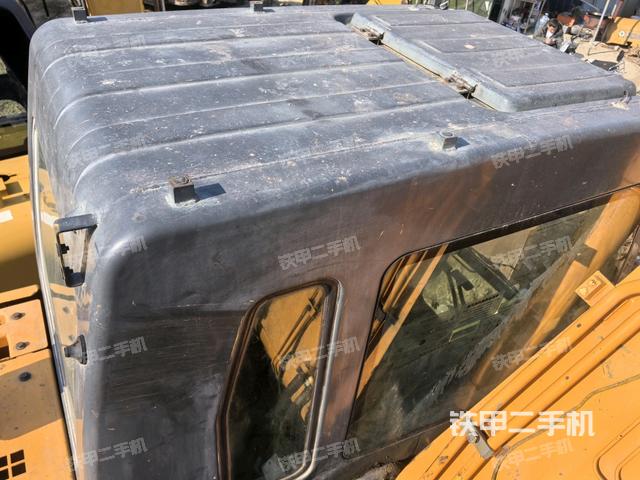 駕駛室頂部（整機外觀）