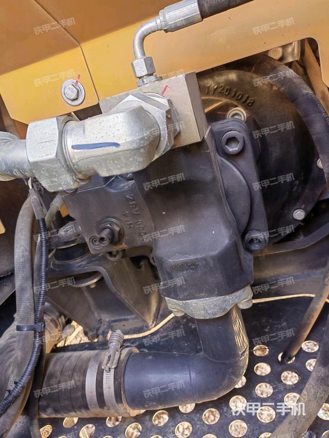 液壓泵艙室正面整體(整機(jī)外觀) 液壓泵艙室正面整體(整機(jī)外觀)